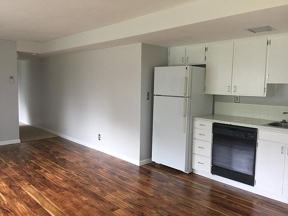 3rd image of 709 NE Harrison St #Lwr