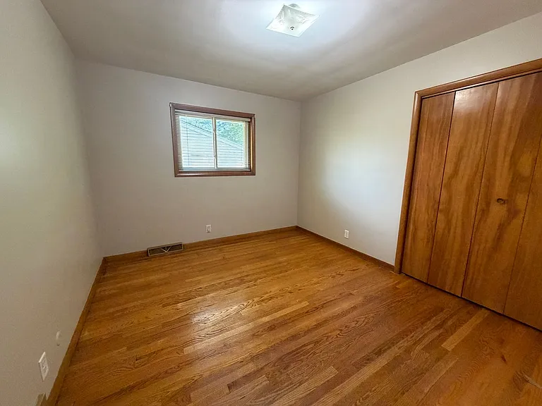 3454 Brooklyn Ave SE — Photo 8