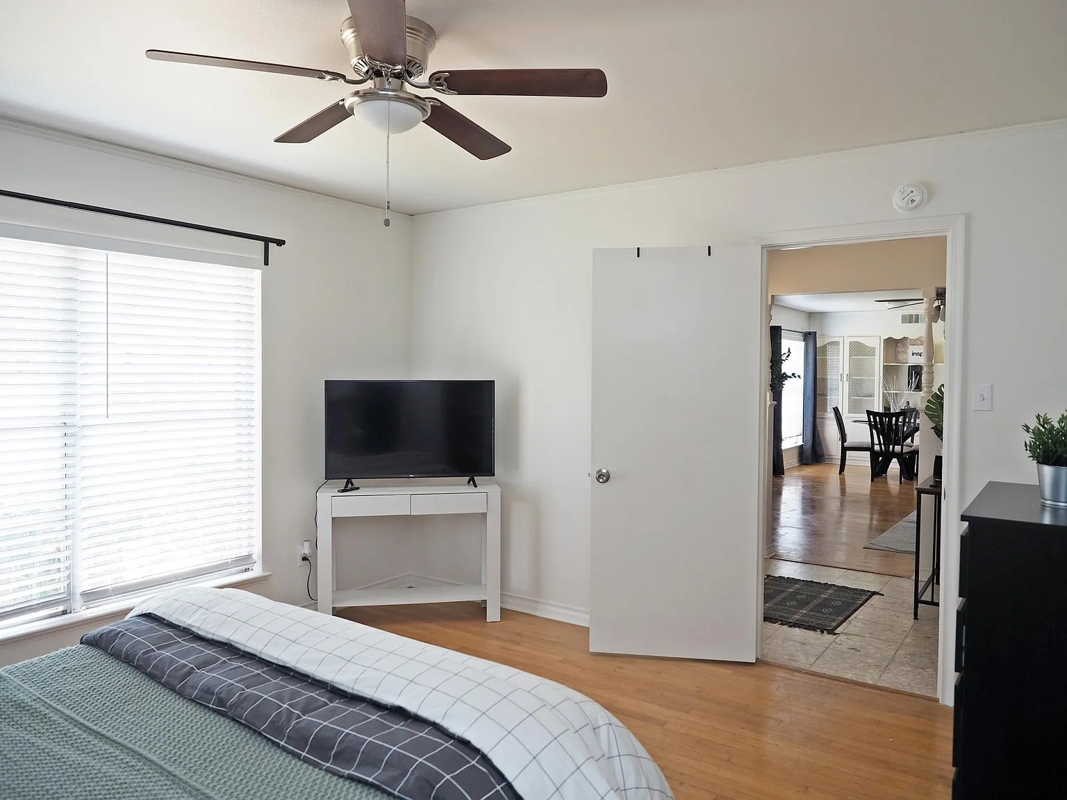 1135 Holly Glen Cir — Photo 4