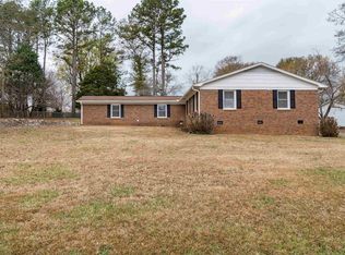 227 Candlewood Ln, Gaffney, SC 29341