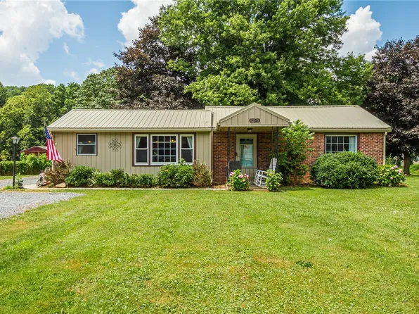 1209 Johnson Rd, Palmyra, NY 14522