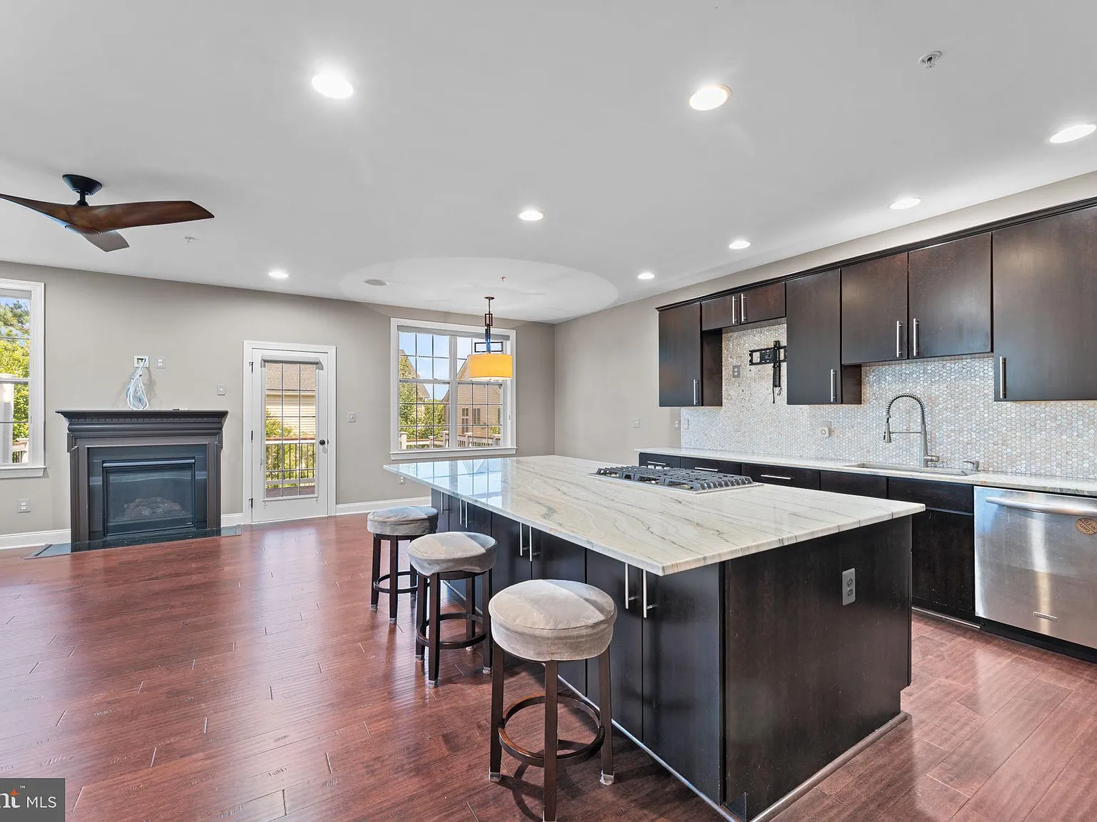 4 bed, 5.0 bath, 3612 sqft, $4,500 — Photo 4