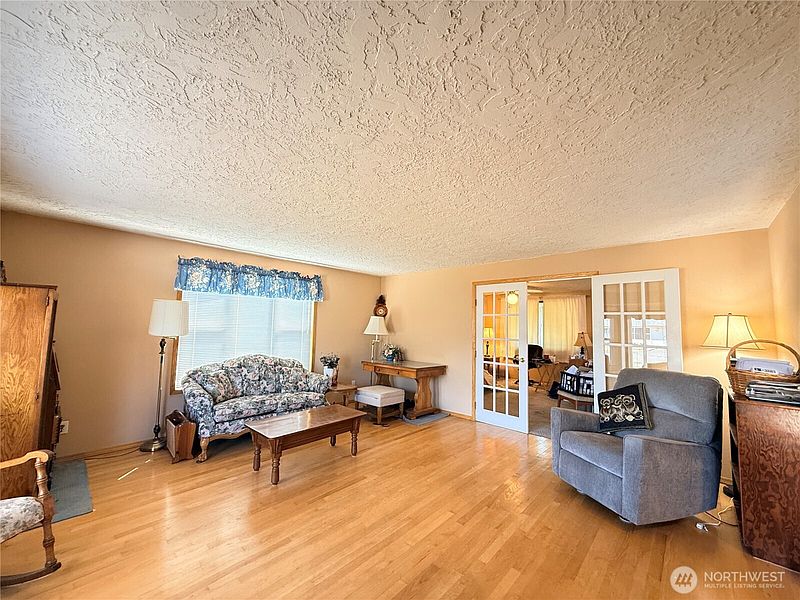 3rd image of 115 Holly Park Street