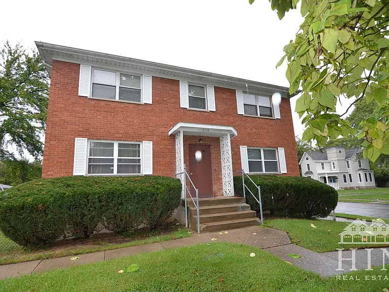 252 Hartwell Ave — Photo 1