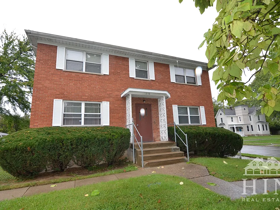 252 Hartwell Ave