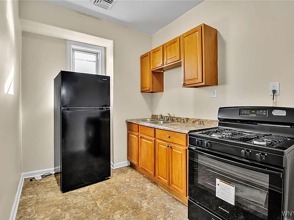 3rd image of 125 Hertel Ave