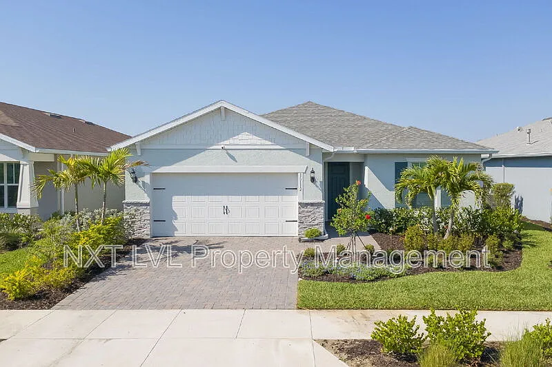 3 bed, 2.0 bath, 2176 sqft, $4,595 — Photo 2