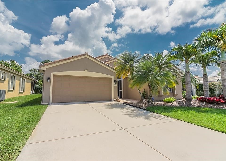 Beautiful 2001 mint condition Summerfield Great Room home.  BRAND NEW ROOF 2018!  2074 SF under air.  HOA only $130 per month!
