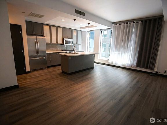 5th image of 2716 Elliott Ave #405