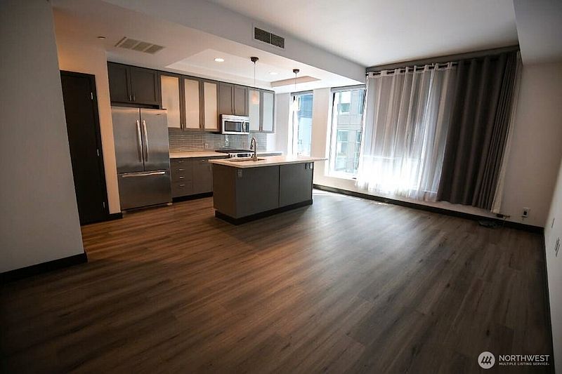 5th image of 2716 Elliott Ave #405