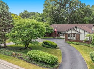 6407 Almond Ln, Clarkston, MI 48346