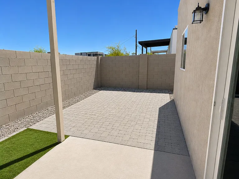 1014 E Odeum Ln — Photo 18