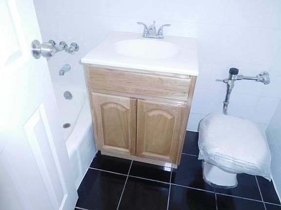 4th image of 1910 Parsons Blvd APT 4D