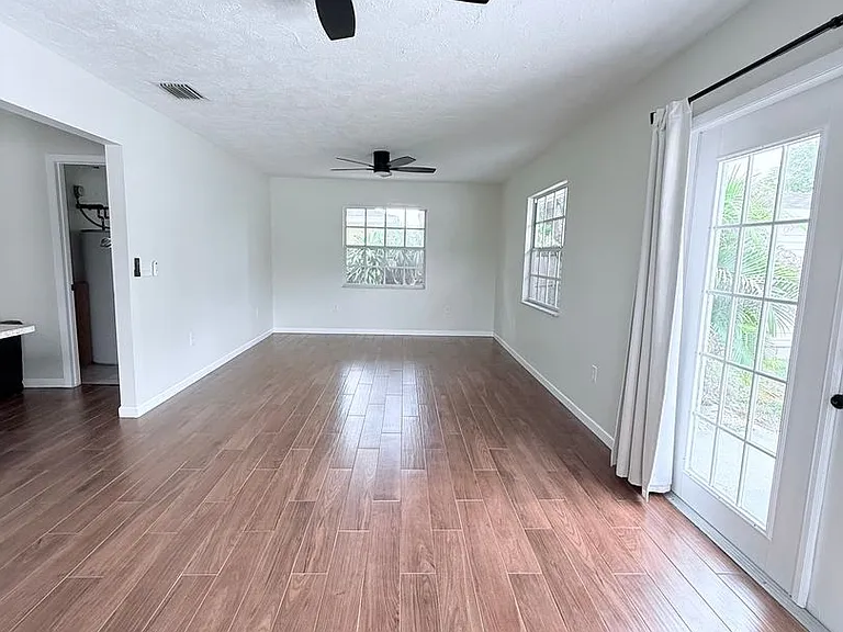2953 Oak St — Photo 12