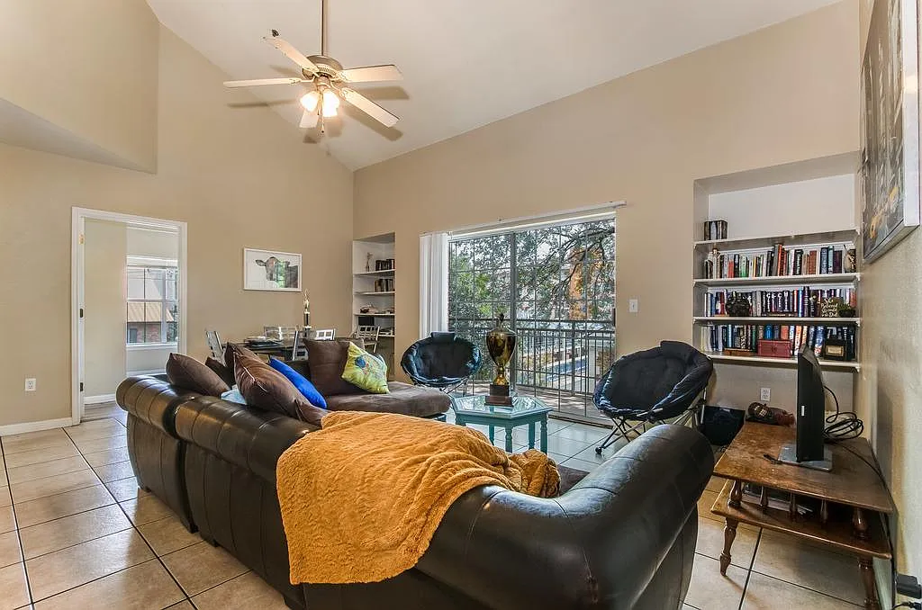 4 bed, 1425 sqft, $2,000 — Photo 1