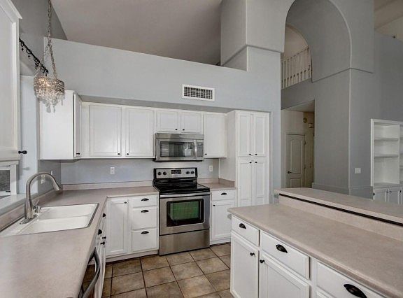 5th image of 13766 W Roanoke Ave