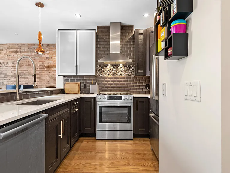227 4th St #201 — Photo 2