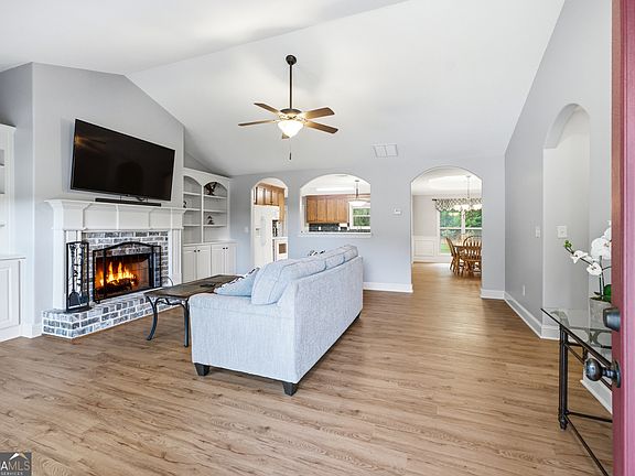 5th image of 281 Petal Creek Ln