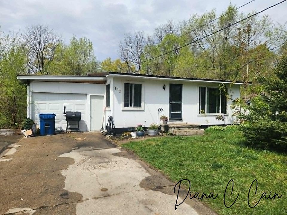 1st image of 123 Riverside Dr