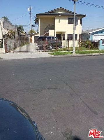 1st image of 849 E 111th Pl