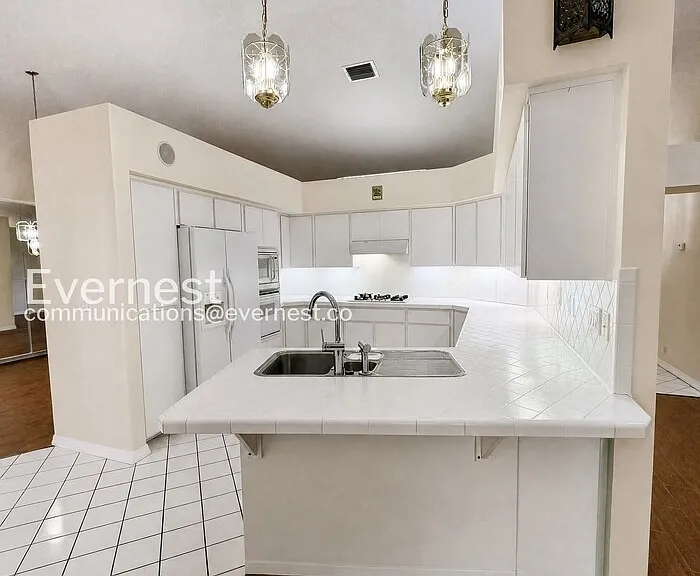 5609 Rosewall Cir — Photo 7