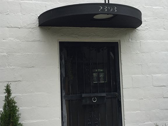 Deco style entrance