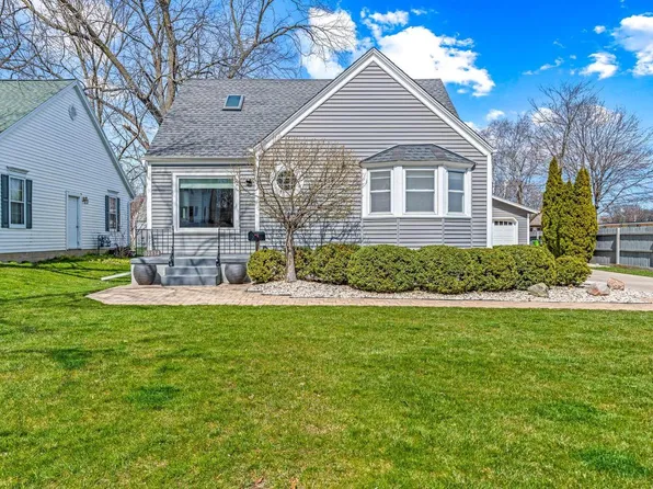 10834 West Denis AVENUE, Hales Corners, WI 53130
