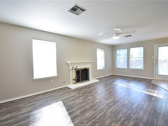 3rd image of 1156 Tetbury Ln