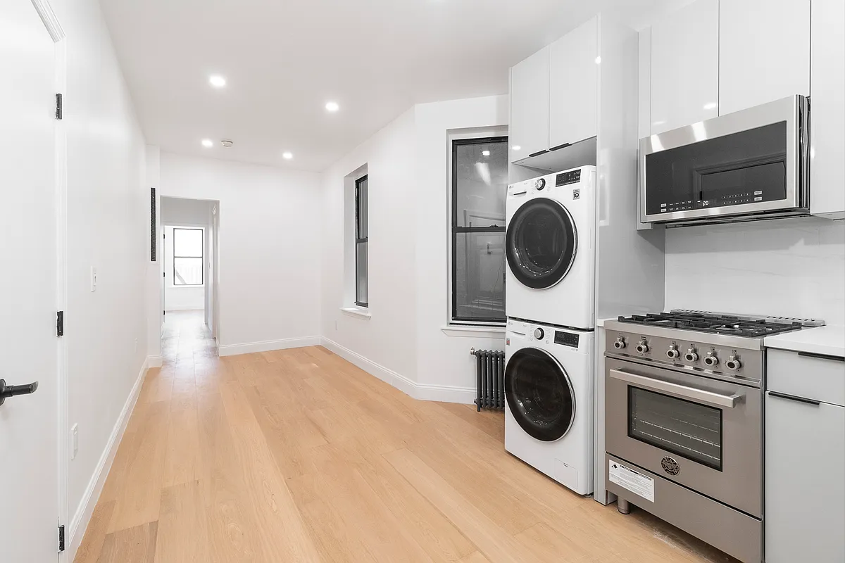 Building Photo - 172 W 109th St #3E