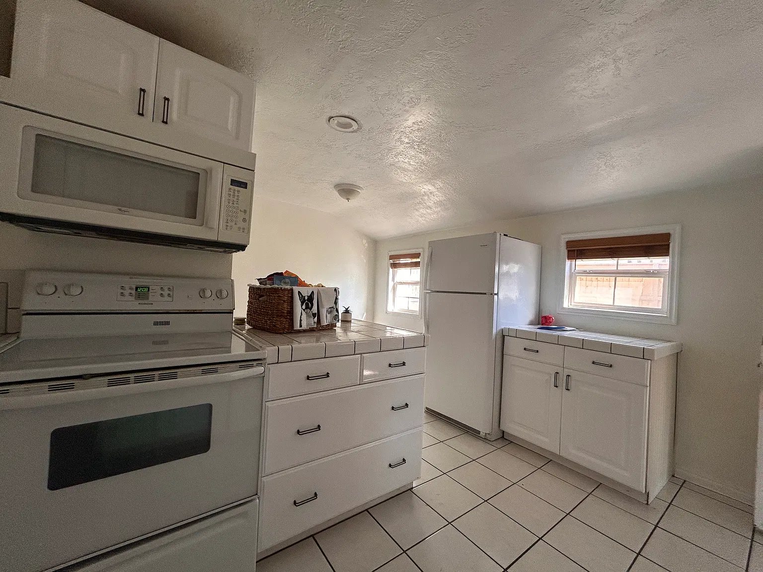 3 bed, 1225 sqft, $1,899 — Photo 2