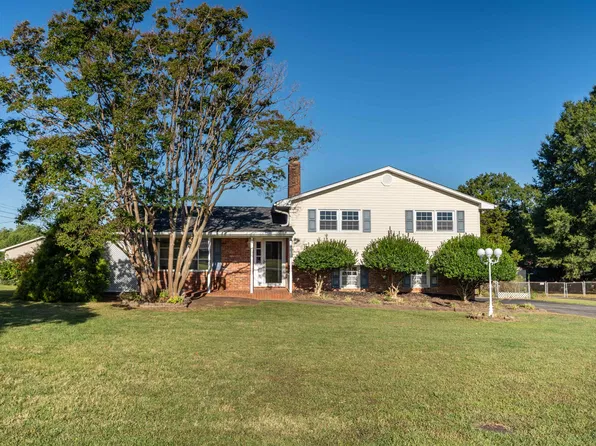 124 Midland Dr, Boiling Springs, SC 29316