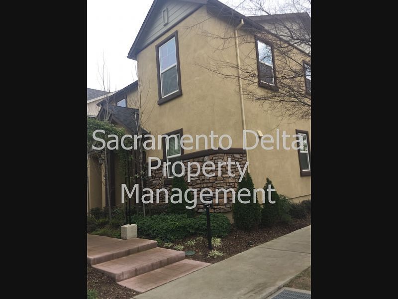 1st image of 801 Macon Pl