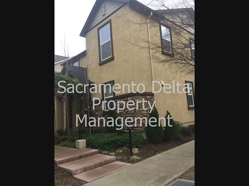 801 Macon Pl photo 1