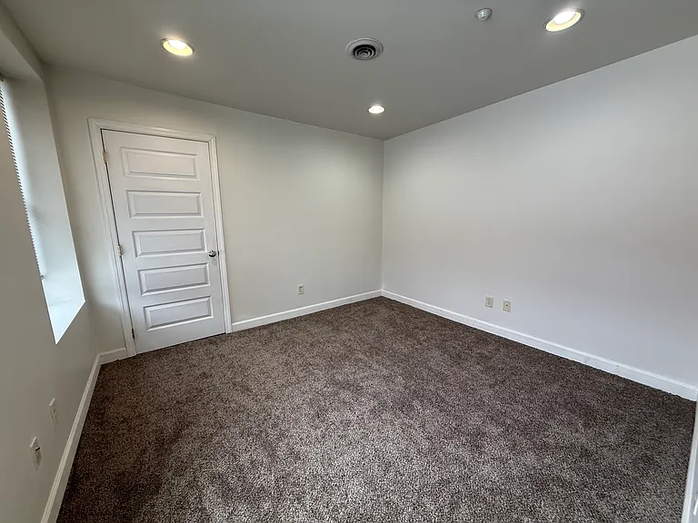 20 E Main St #6 — Photo 7