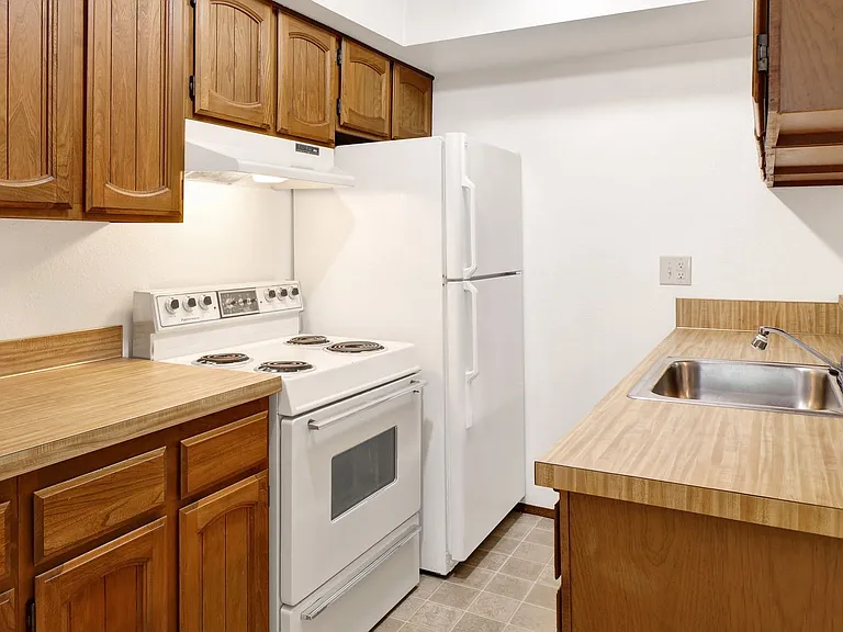 1014 23rd St — Photo 37