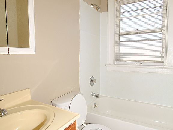 3rd image of 6823 Melrose Ave APT 2E