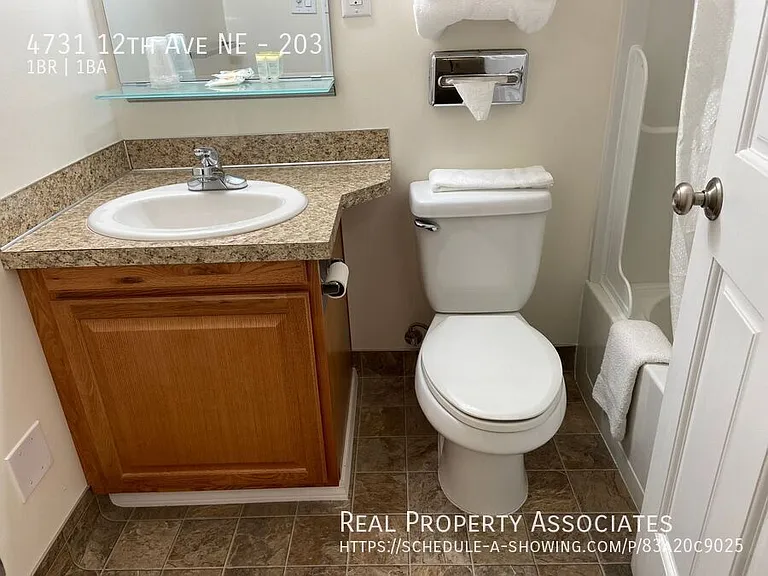 4731 12th Ave NE #203 — Photo 6