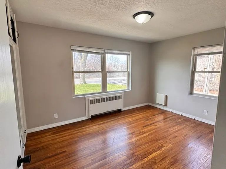 1660 St Joseph Blvd — Photo 8