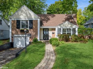 53 Williamsburg Rd, Evanston, IL 60203