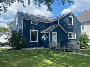 402 E Market St, Nappanee, IN 46550