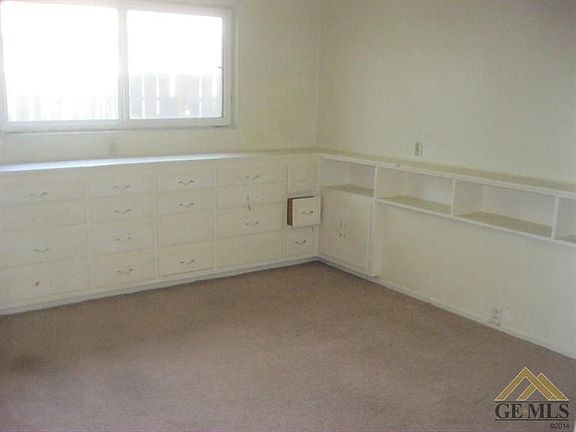 2nd image of 908 Paloma St