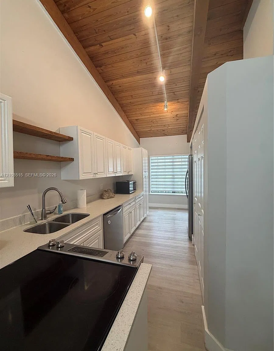 Cindis Place Sec 2 — Photo 1