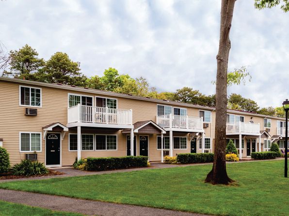 Lakeside Village | 9 Pondview Dr, Patchogue, NY