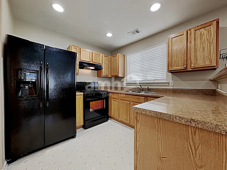 1244 W Oaks Way — Photo 3