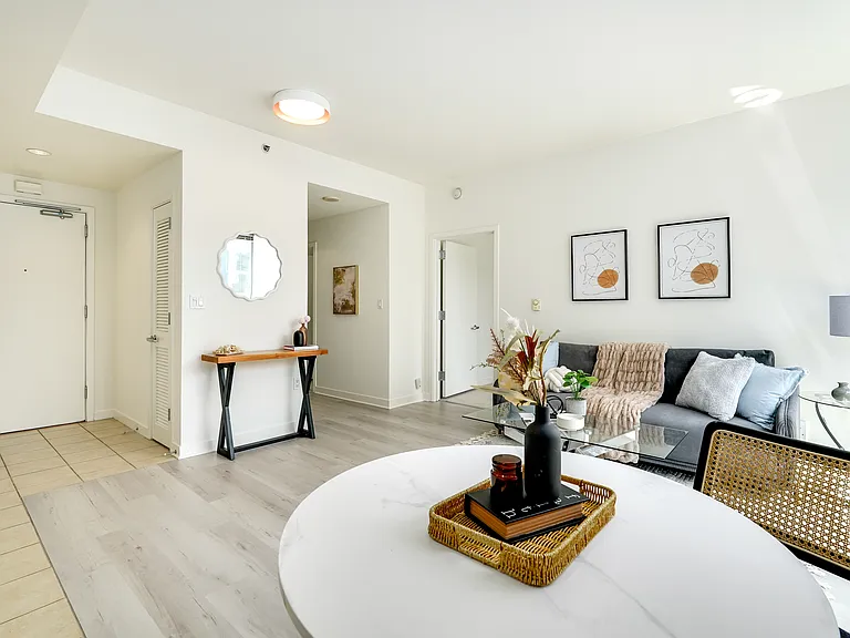260 King St #263 — Photo 7