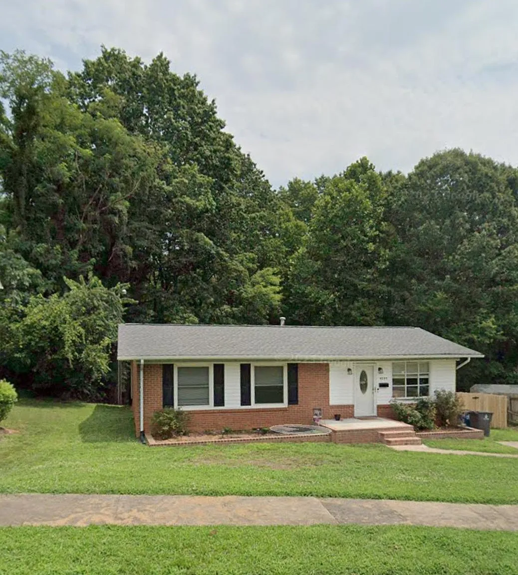 3 bed, 1440 sqft, $2,100 — Photo 1