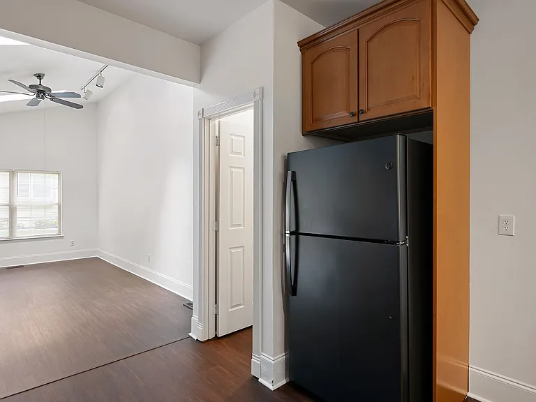 240 Timber Knoll Dr — Photo 5