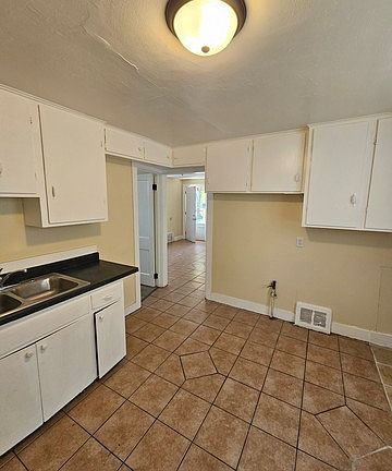 5th image of 5915 N 38th St