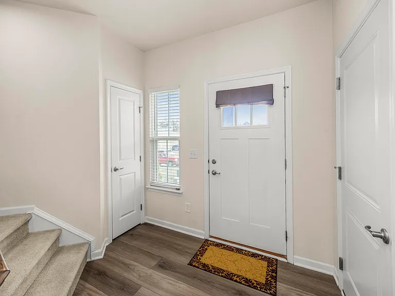 247 Pryor Dr — Photo 6