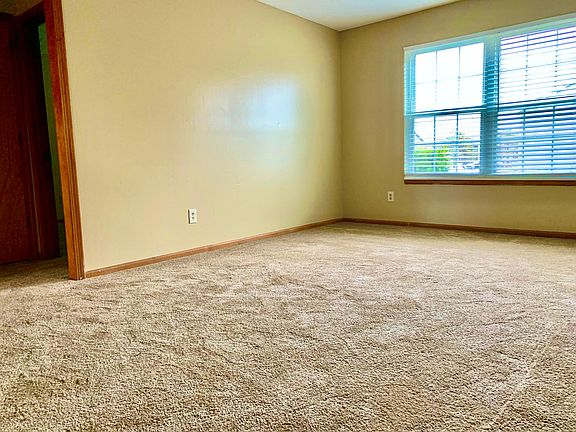 5th image of 831 Rosewood St APT B